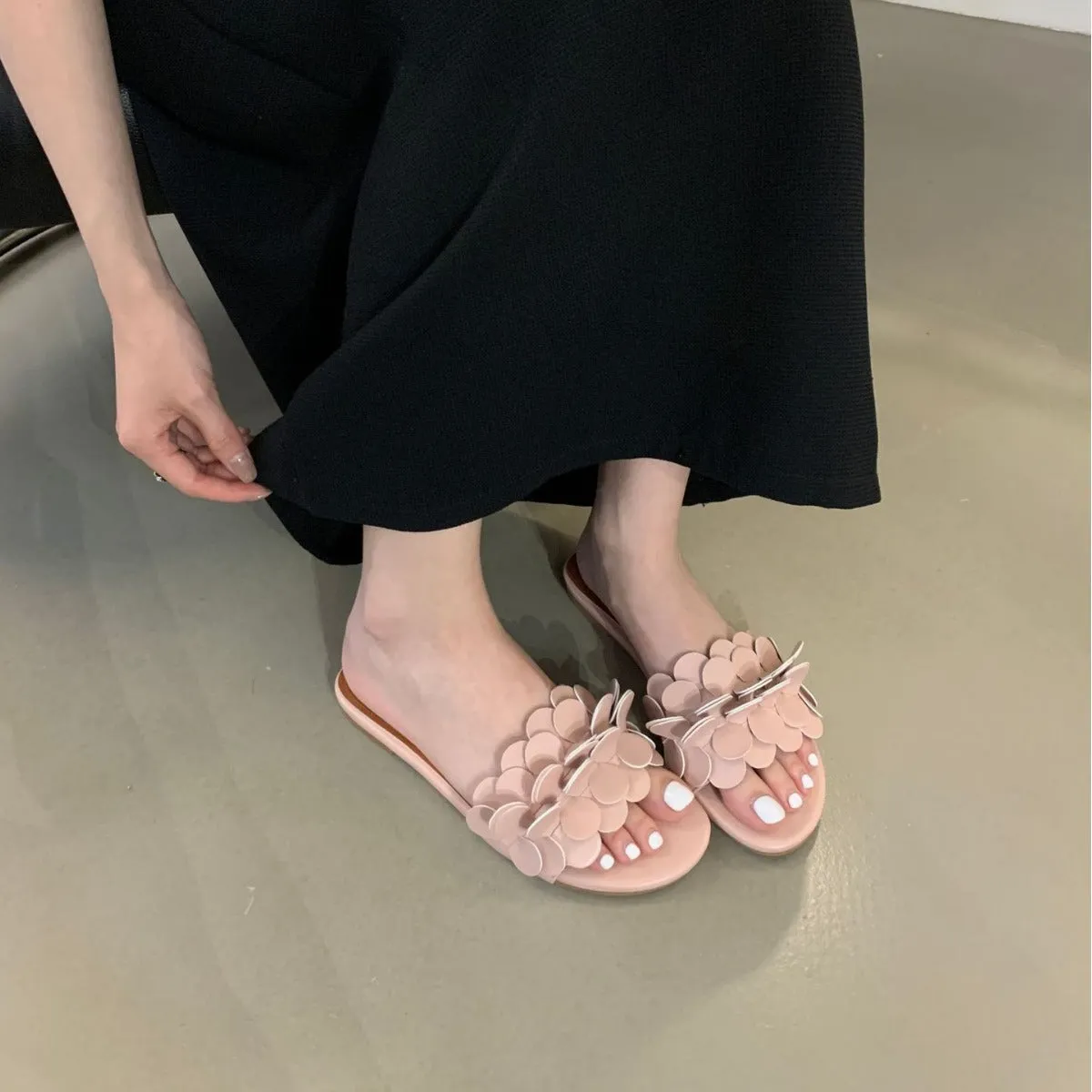 DUNNMALL  Flower Slippers for Women Summer Outdoor  New round Toe Open Toe Flat Minority All-Match Casual Beach Sandals