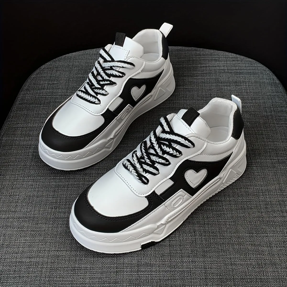 Women's Black and White Style Fashion Sneakers, Low top Roller Skates, Casual Walking Sneakers